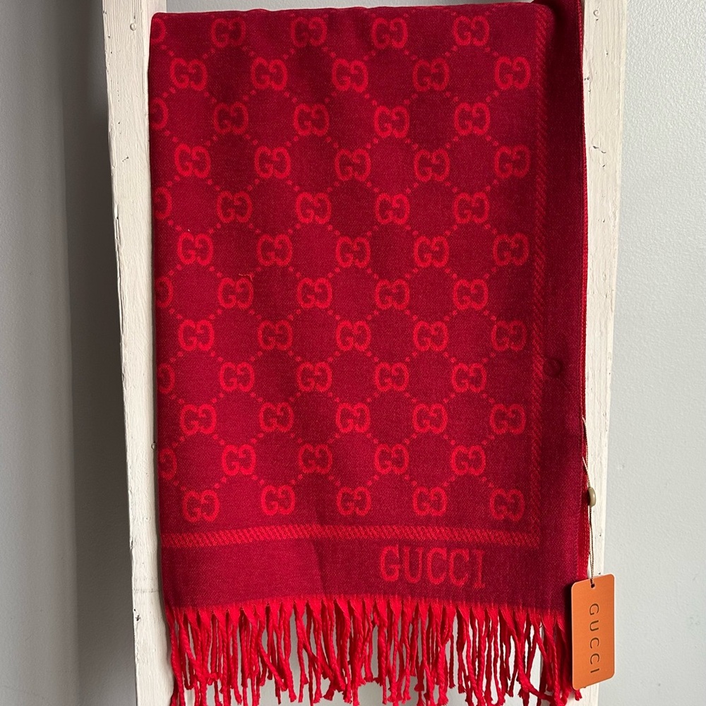 Beautiful red cashmere and silk designer scarf! 🧣